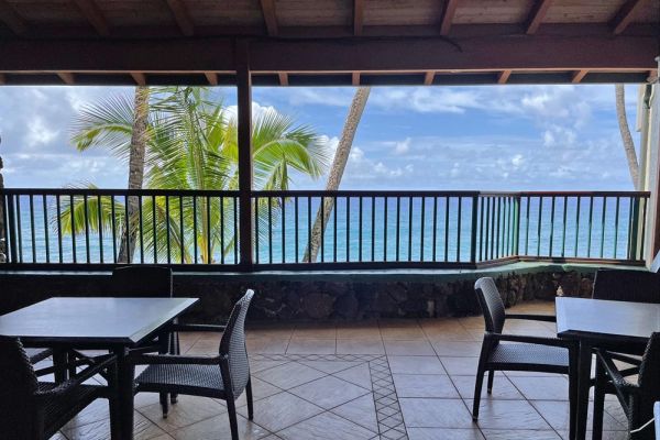 outdoor oceanfront shared sitting area